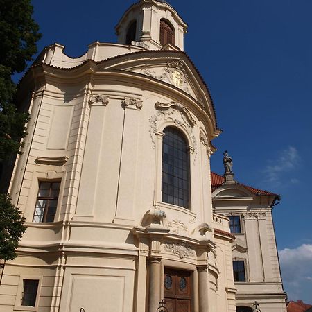 Hotel U Zvonu Kutna Hora Bagian luar foto