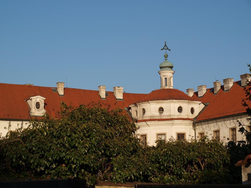 Hotel U Zvonu Kutna Hora Bagian luar foto