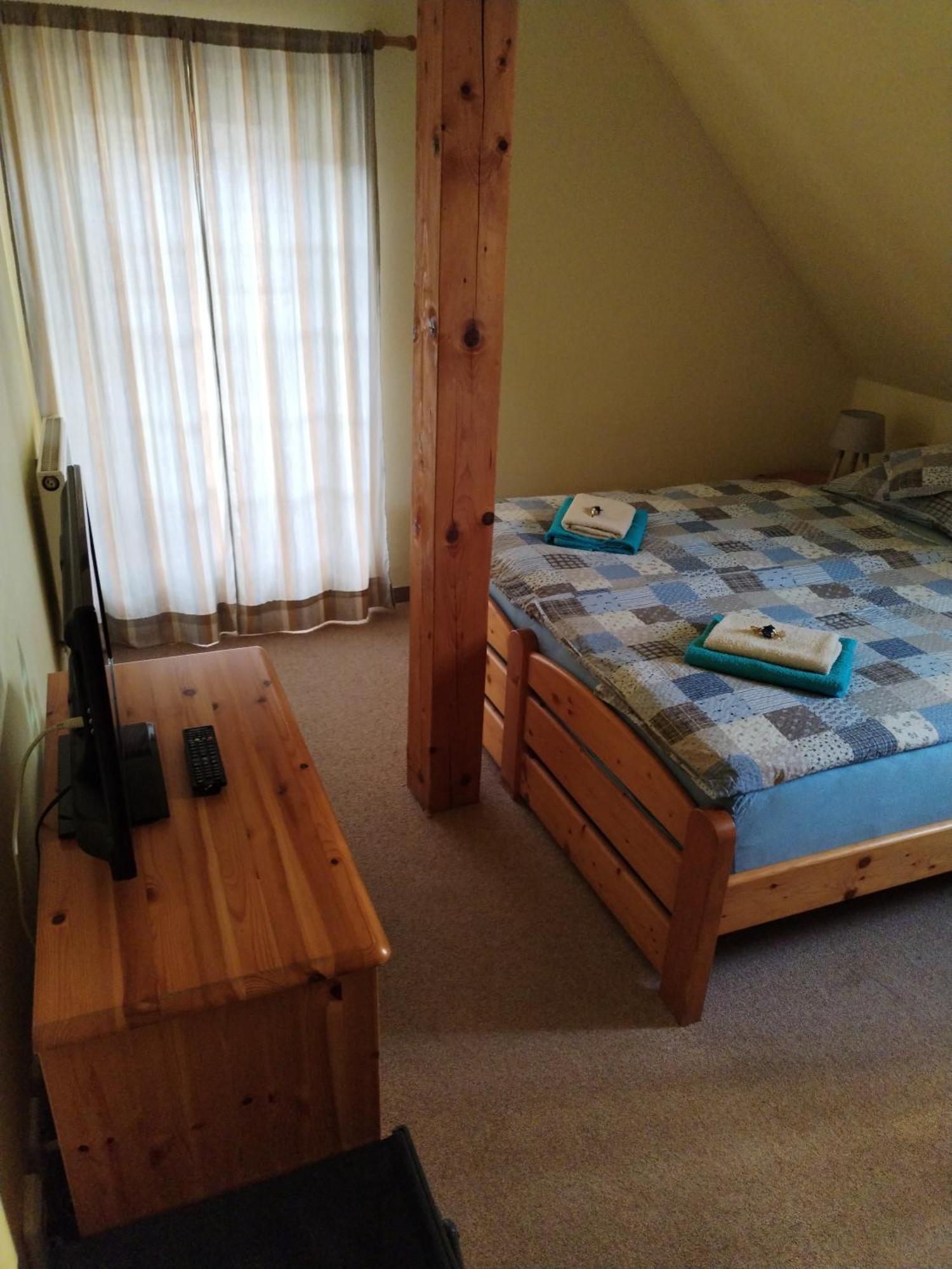 Hotel U Zvonu Kutna Hora Bagian luar foto