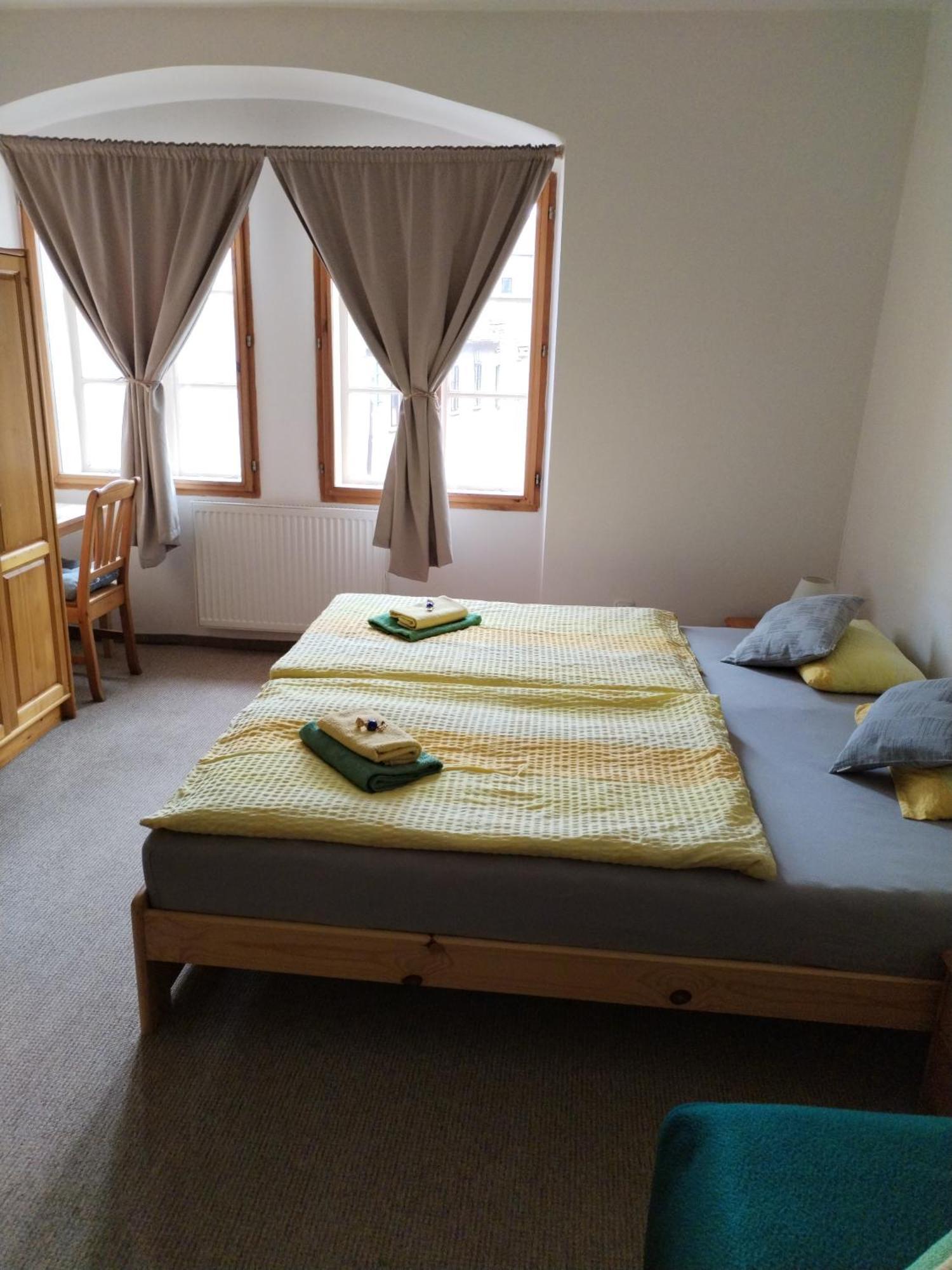 Hotel U Zvonu Kutna Hora Bagian luar foto