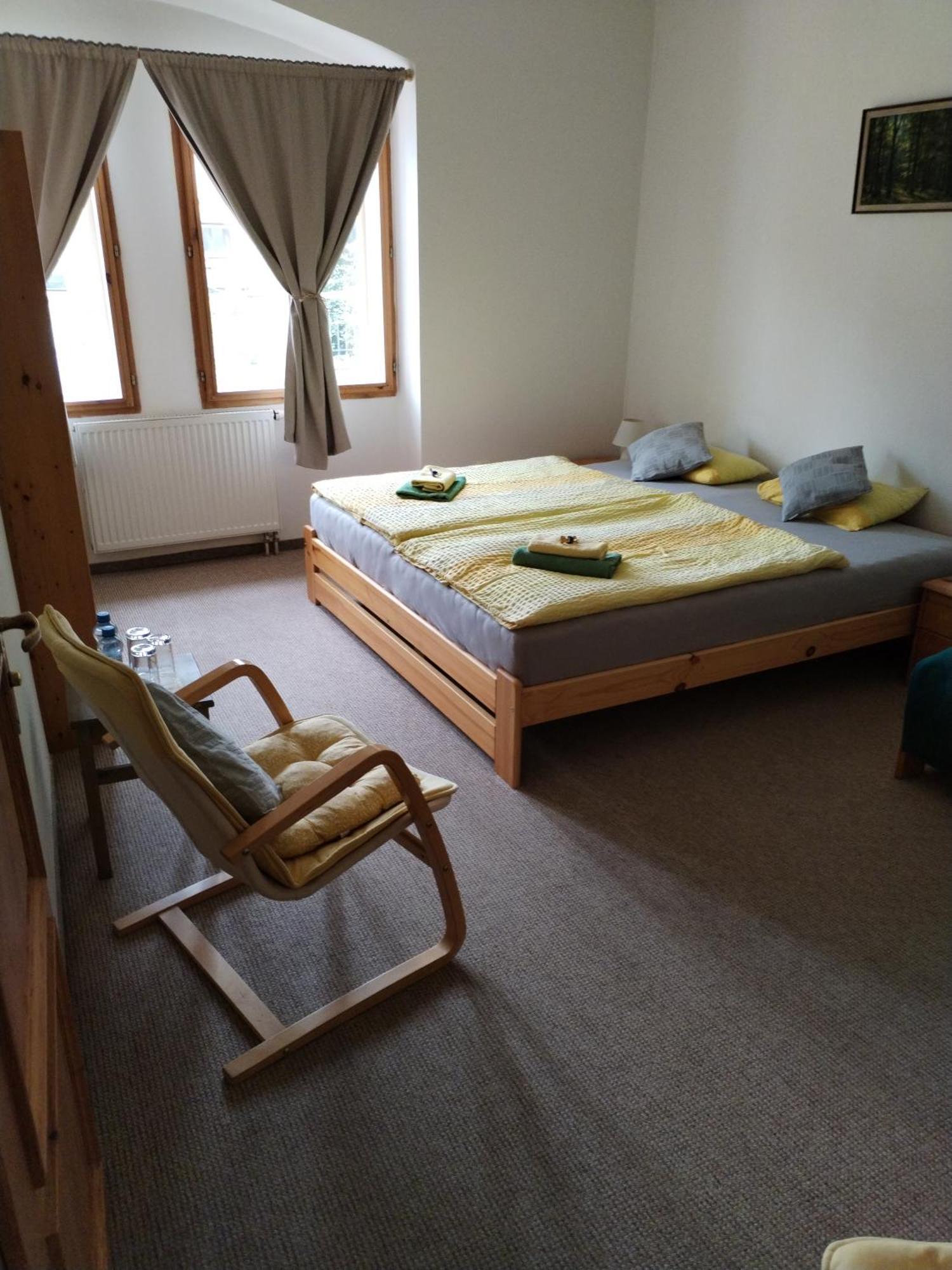 Hotel U Zvonu Kutna Hora Bagian luar foto