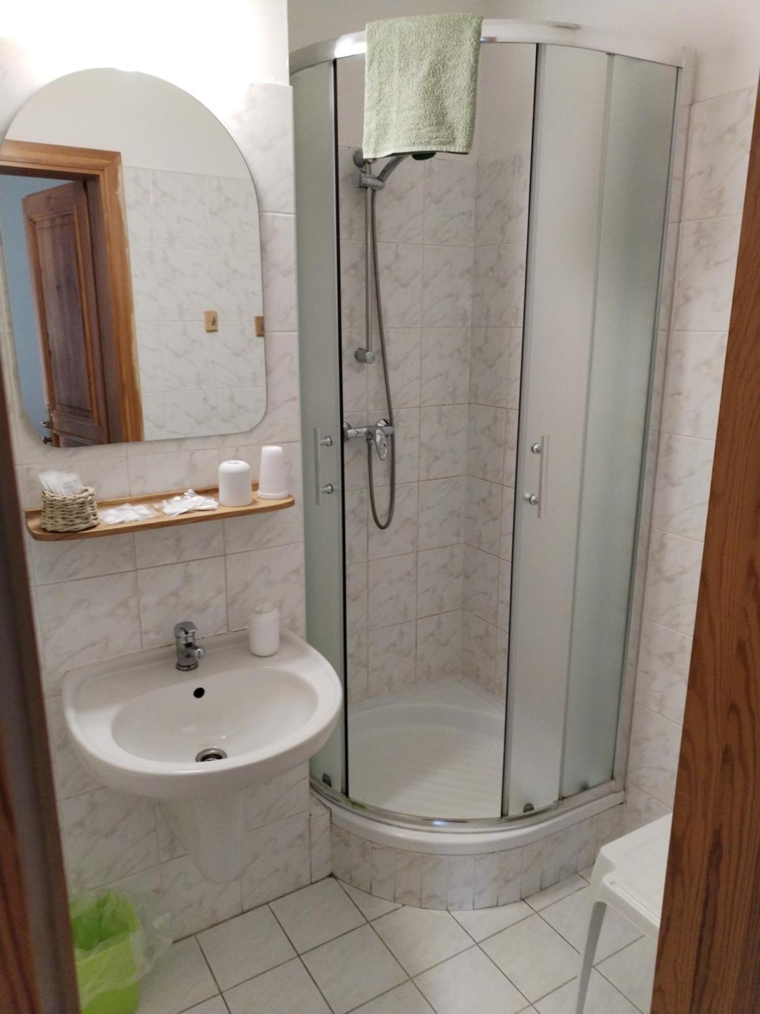 Hotel U Zvonu Kutna Hora Bagian luar foto