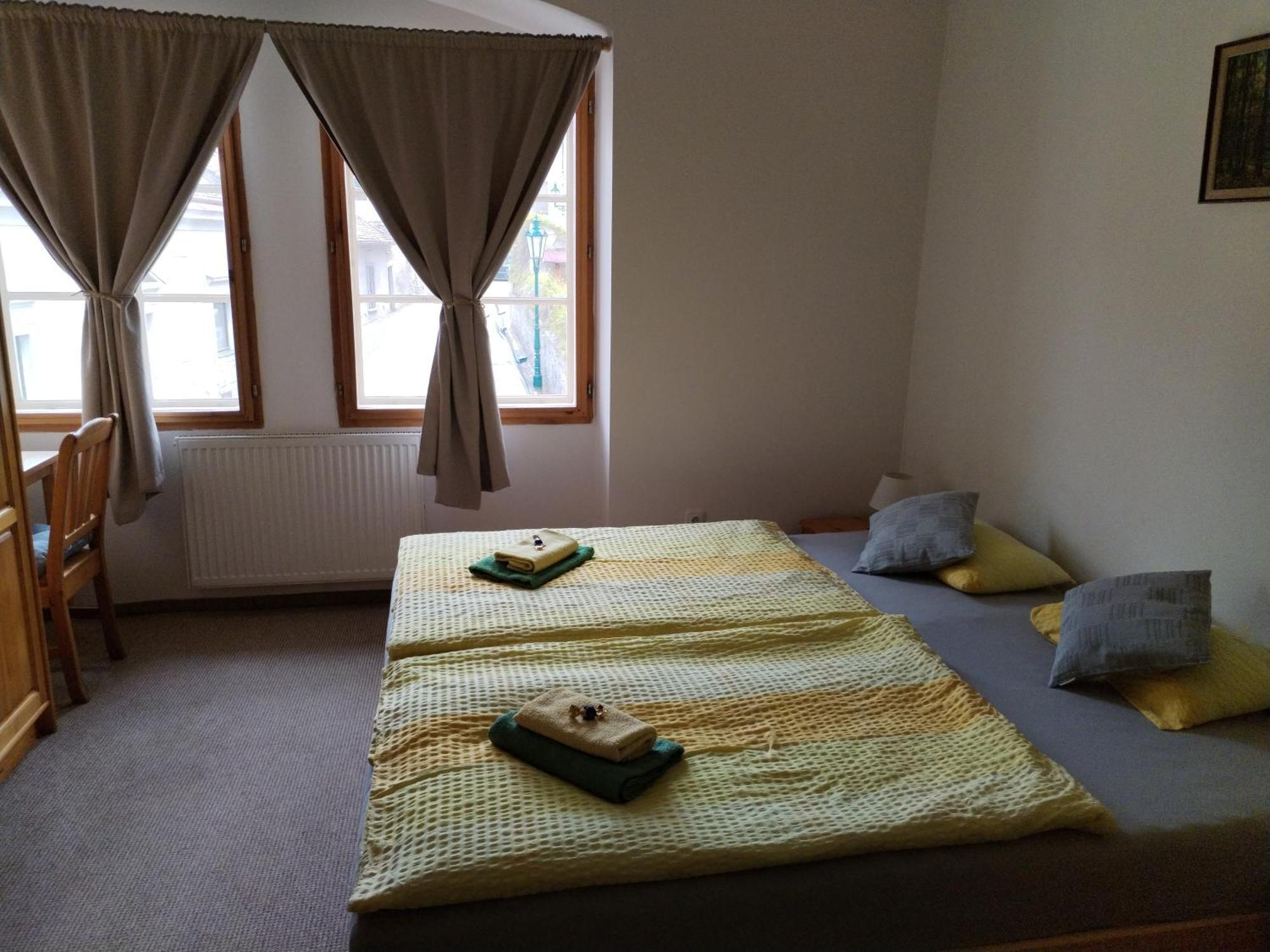Hotel U Zvonu Kutna Hora Bagian luar foto